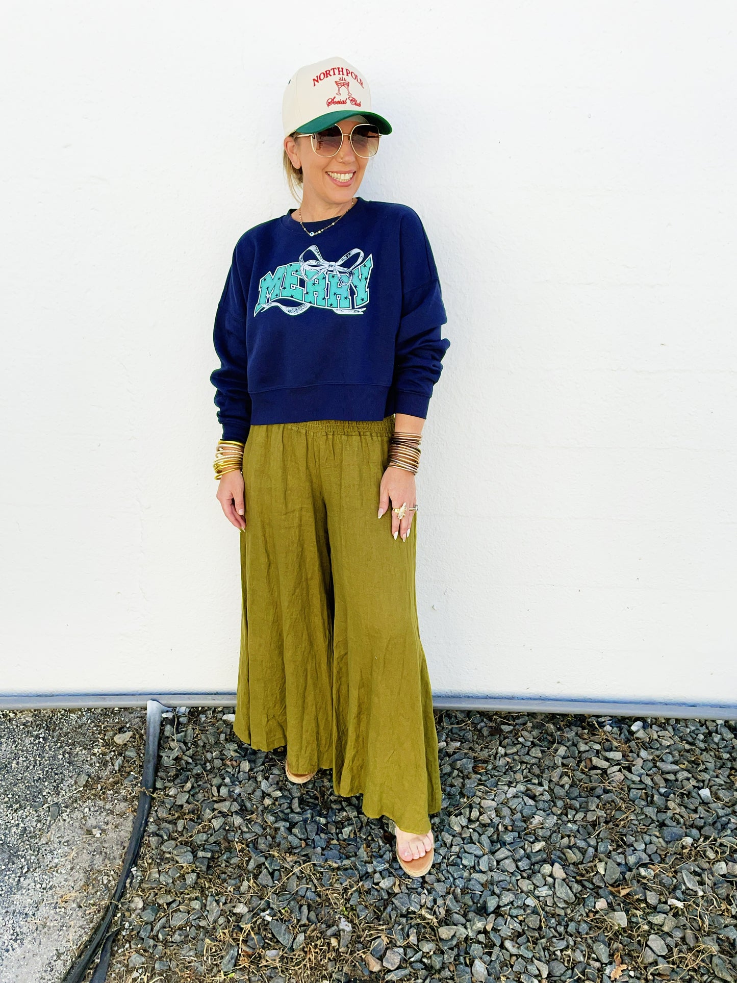 Merry Christmas Bow Short Cropped Sweatshirt