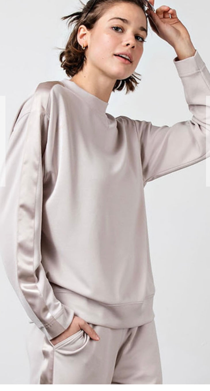 Crew neck with satin top