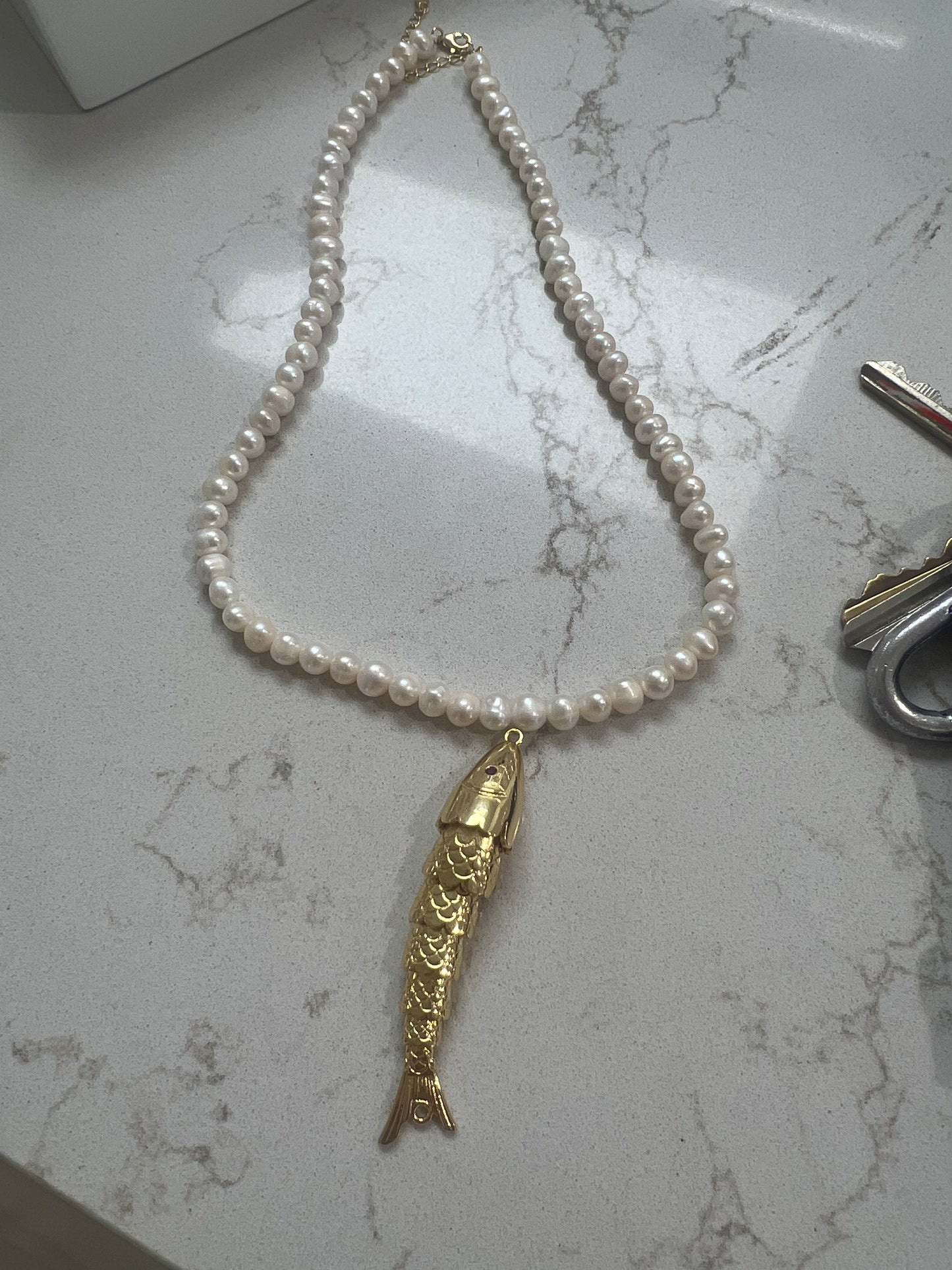 Perla fish necklace