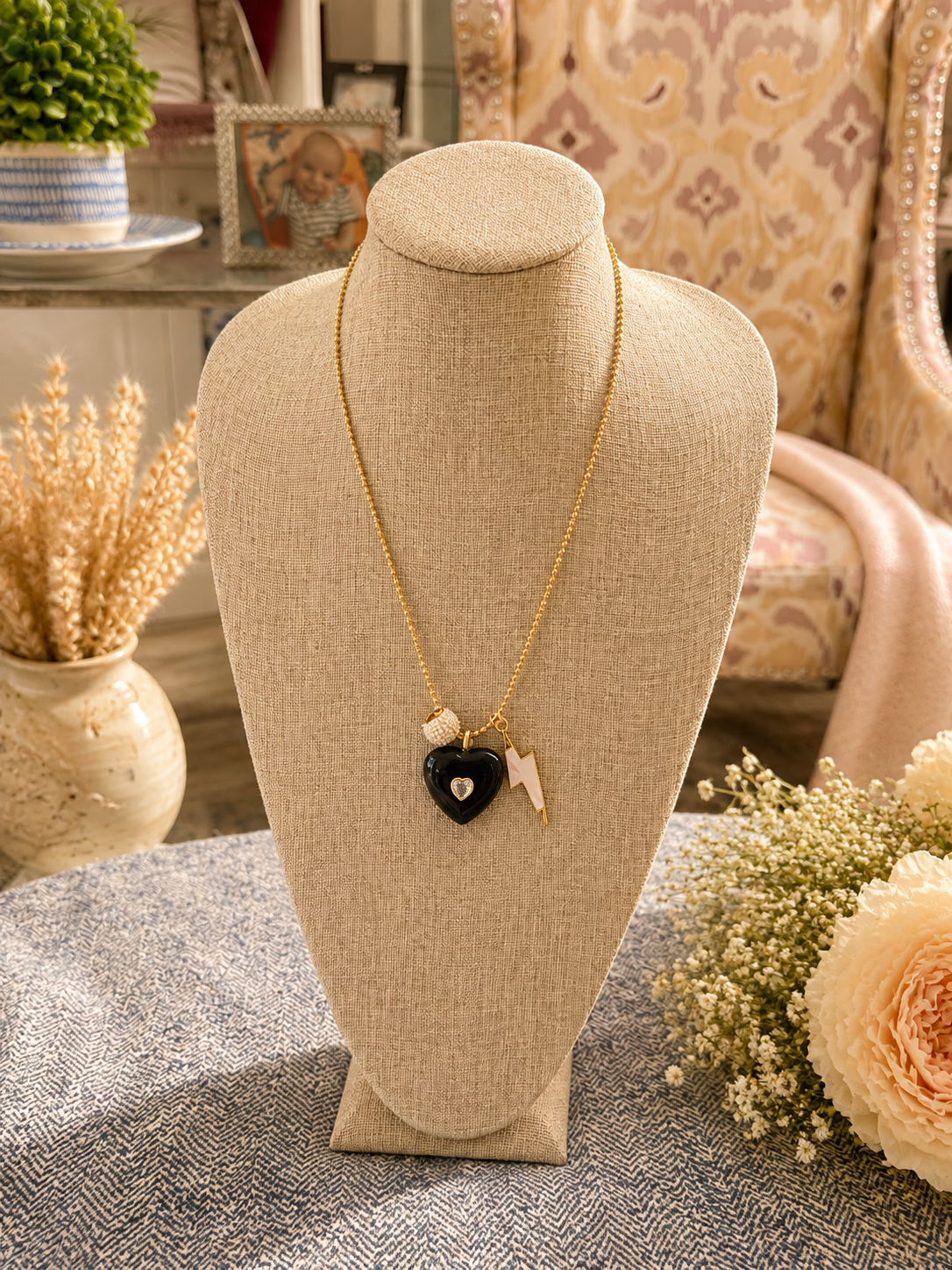 Prianka Necklace Black Heart