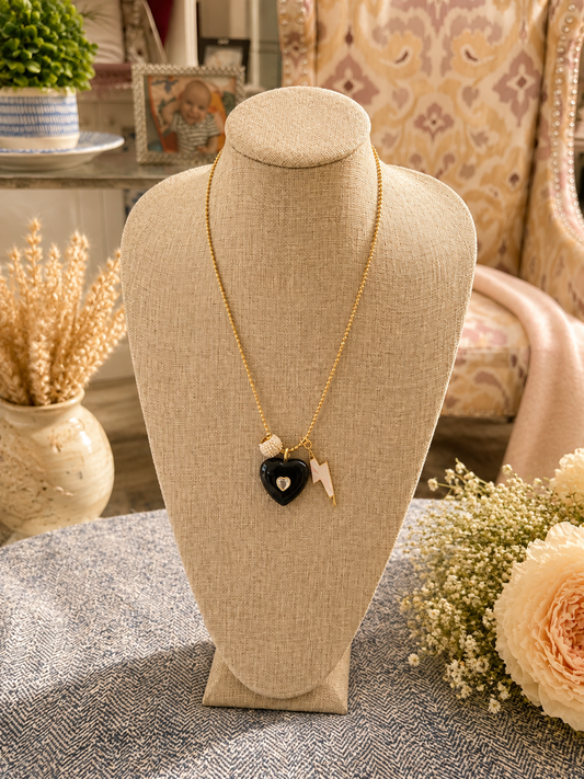 Prianka Necklace Black Heart