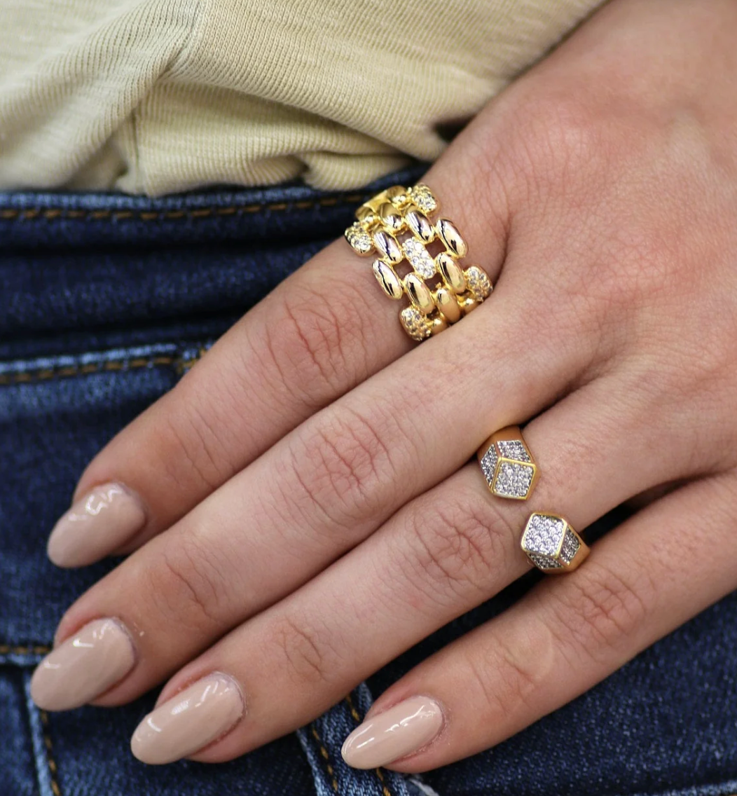 Oval Link Pavé Ring – Gold Textured Chain Adjustable Ring