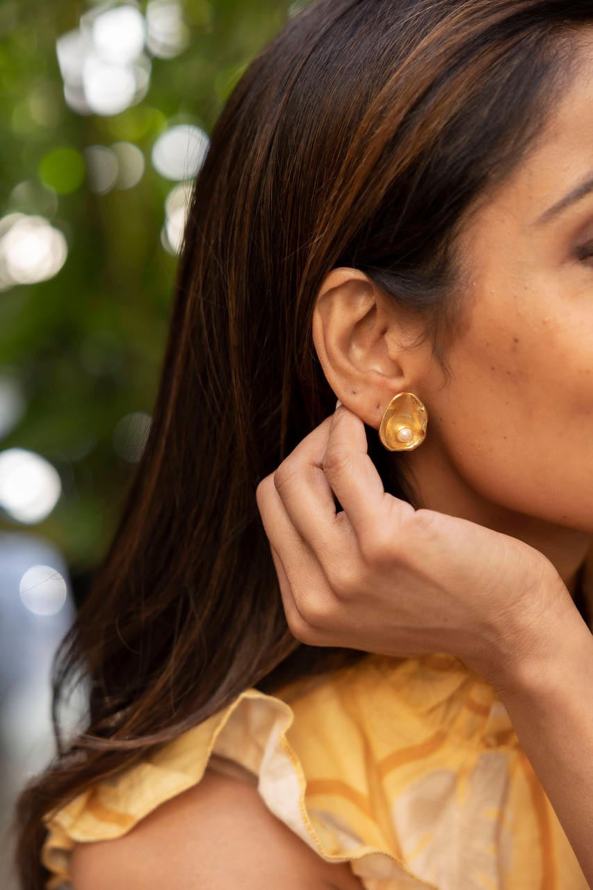 Oyster Stud - Earring