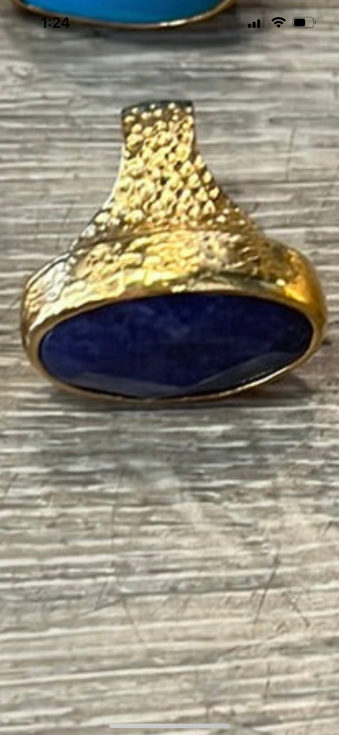 Cocktail pounded gold ring