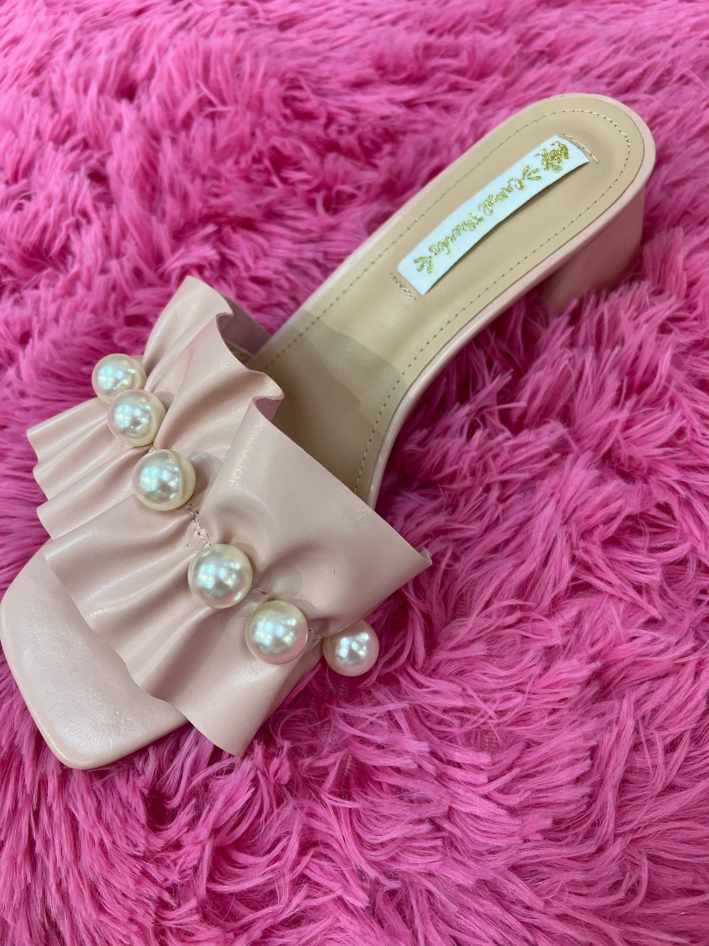 Ruffle Pearl Slides